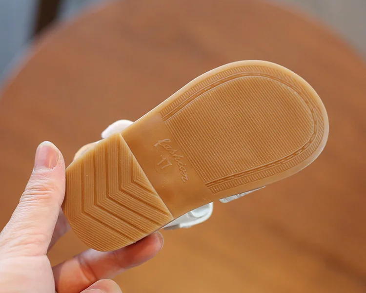 2021 Summer Baby Girls Sandals Pu Leather Solid Color Toddler First Walkers Princess Clogs Beach Shoes
2021 Summer Baby Girls Sandals Pu Leather Solid Color Toddler First Walkers Princess Clogs Beach Shoes