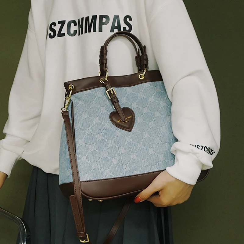 2021 Spring and Autumn New Luxury Brand Cloth Tote for Women Lady Designer Crossbody Handbag Small To Handle Shoulder Bags
2021 Spring and Autumn New Luxury Brand Cloth Tote for Women Lady Designer Crossbody Handbag Small To Handle Shoulder Bags