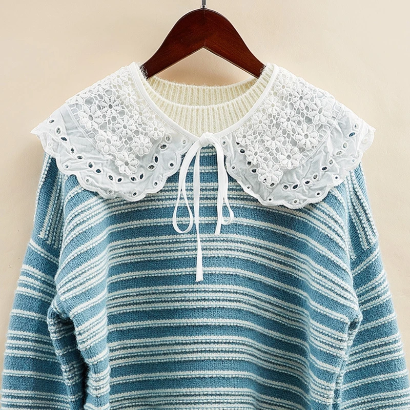 Layered Lapel Decorative Fake Collar Hollow Out Embroidery Daisy Floral Big Shawl Necklace Short Capelet for Sweater
Layered Lapel Decorative Fake Collar Hollow Out Embroidery Daisy Floral Big Shawl Necklace Short Capelet for Sweater