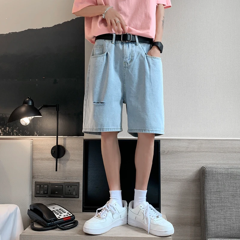 2021 Summer Men's Ripped Jeans Shorts Casual Knee-length Denim Washed Classic Blue Yong Bottoms Korean Style Streetwear Clothing
2021 Summer Men's Ripped Jeans Shorts Casual Knee-length Denim Washed Classic Blue Yong Bottoms Korean Style Streetwear Clothing