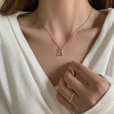 The New Tide Necklace For Elegant And Gorgeous Ladies Inlaid Stone Pendant Necklace Temperament Trendy Style Charming 2021
The New Tide Necklace For Elegant And Gorgeous Ladies Inlaid Stone Pendant Necklace Temperament Trendy Style Charming 2021