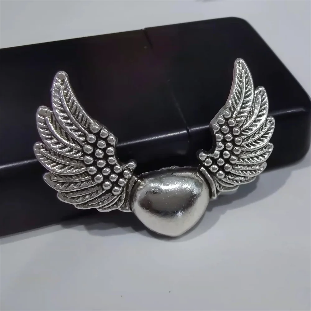 3D Fashion Carving Love Wings DIY Metal Badge For ZP Kerosene Grind Wheel Lighter Handmade Decor Accessory Smoking Gadget
3D Fashion Carving Love Wings DIY Metal Badge For ZP Kerosene Grind Wheel Lighter Handmade Decor Accessory Smoking Gadget