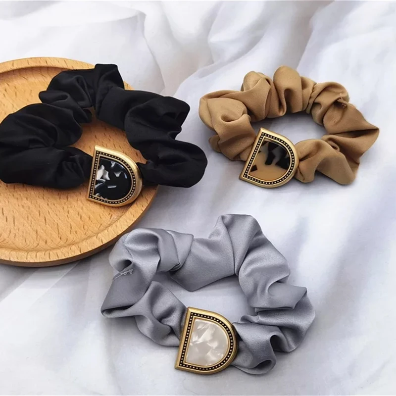 Женское атласное кольцо для волос «конский хвост», металлическая буква D, декоративный модный головной убор, универсальный темпераментный ...
Женское атласное кольцо для волос «конский хвост», металлическая буква D, декоративный модный головной убор, универсальный темпераментный ...