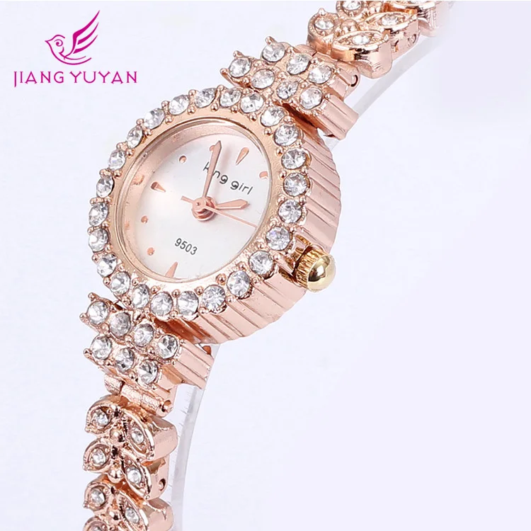 2020 Top Brand Unique Full Crystal Diamond Women Quartz Watch Stainless Steel Simple Fashion Bracelet Watch Relogio Feminino
2020 Top Brand Unique Full Crystal Diamond Women Quartz Watch Stainless Steel Simple Fashion Bracelet Watch Relogio Feminino