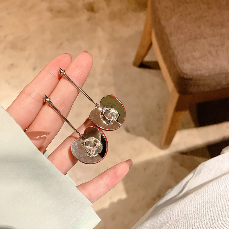 Origin Summer Unique Design Glossy Cherry Dangle Earring for Women Red Spray Long Metal Rhinestone Earring Jewellery Pendientes
Origin Summer Unique Design Glossy Cherry Dangle Earring for Women Red Spray Long Metal Rhinestone Earring Jewellery Pendientes