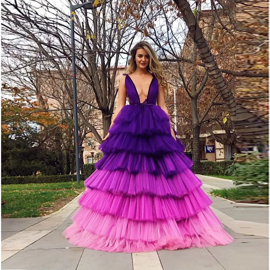 Vintage Fashion Pageant Gowns Dark Color Gradient Sexy Deep V-Neck Sleeveless Layered Puffy Tulle Prom Dress Sizes Available
Vintage Fashion Pageant Gowns Dark Color Gradient Sexy Deep V-Neck Sleeveless Layered Puffy Tulle Prom Dress Sizes Available