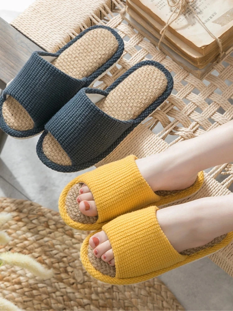 2021 new home shoes men's home slippers summer comfortable slippers couple indoor shoes 
2021 new home shoes men's home slippers summer comfortable slippers couple indoor shoes