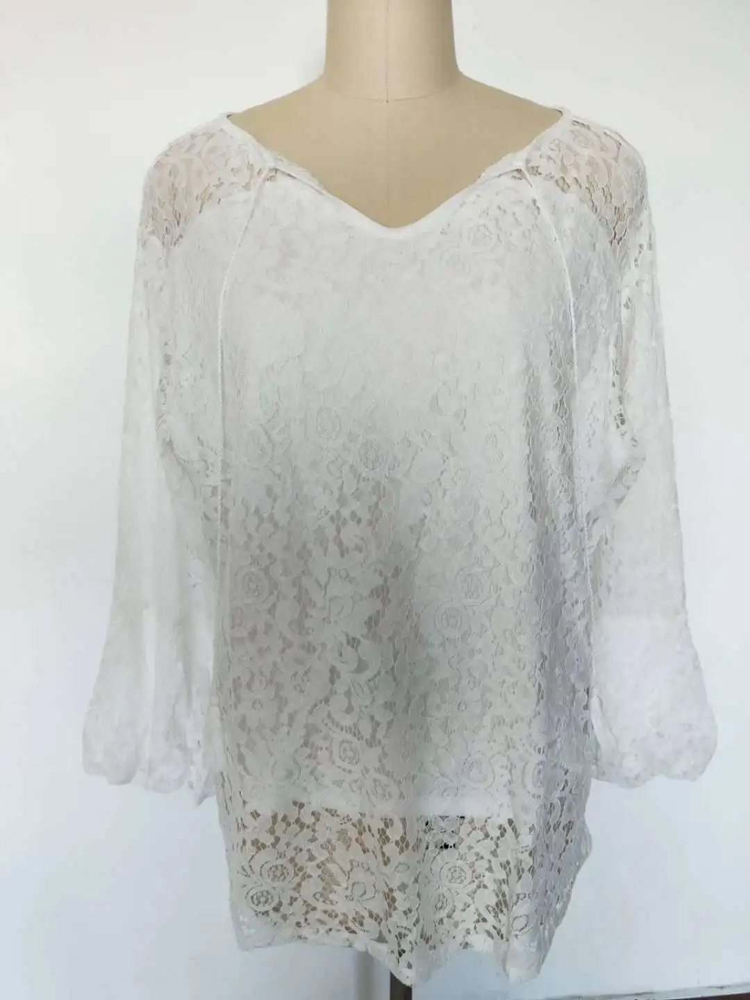 White T shirt 2020 summer European American Women Lace hollow V-neck long sleeve Autumn loose Casual T-shirt christmas shirt top
White T shirt 2020 summer European American Women Lace hollow V-neck long sleeve Autumn loose Casual T-shirt christmas shirt top