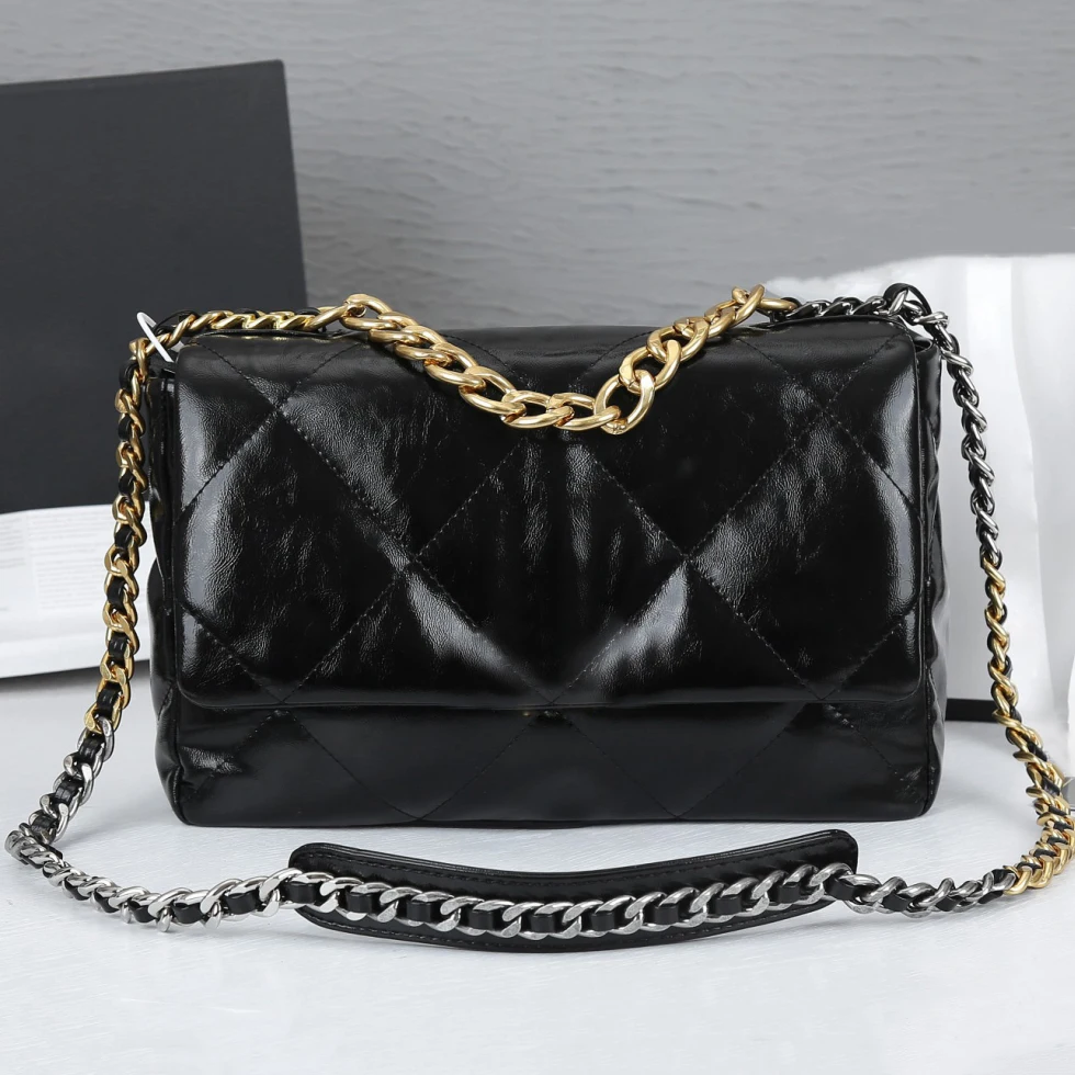 2021 new European and American luxury big brand sheepskin ladies handbag messenger chain flap fashion all-match shoulder bag
2021 new European and American luxury big brand sheepskin ladies handbag messenger chain flap fashion all-match shoulder bag