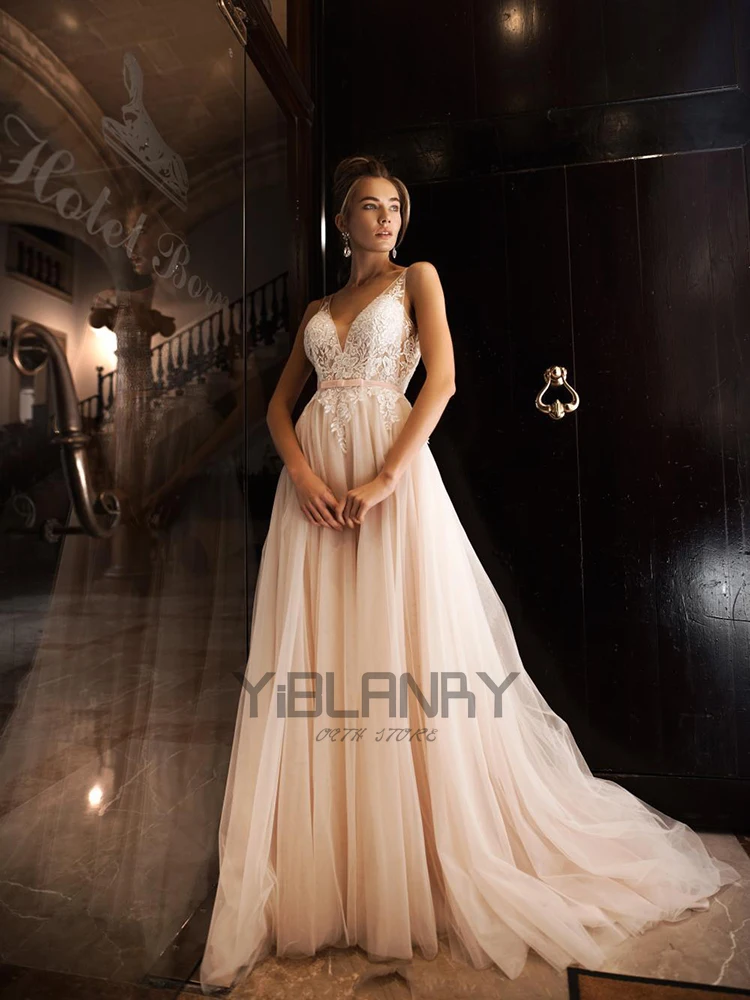 YILIBER Lace wedding dress v-neck sleeveless beautiful retro wedding gown 3d flower belt decoration backless lace tailing
YILIBER Lace wedding dress v-neck sleeveless beautiful retro wedding gown 3d flower belt decoration backless lace tailing