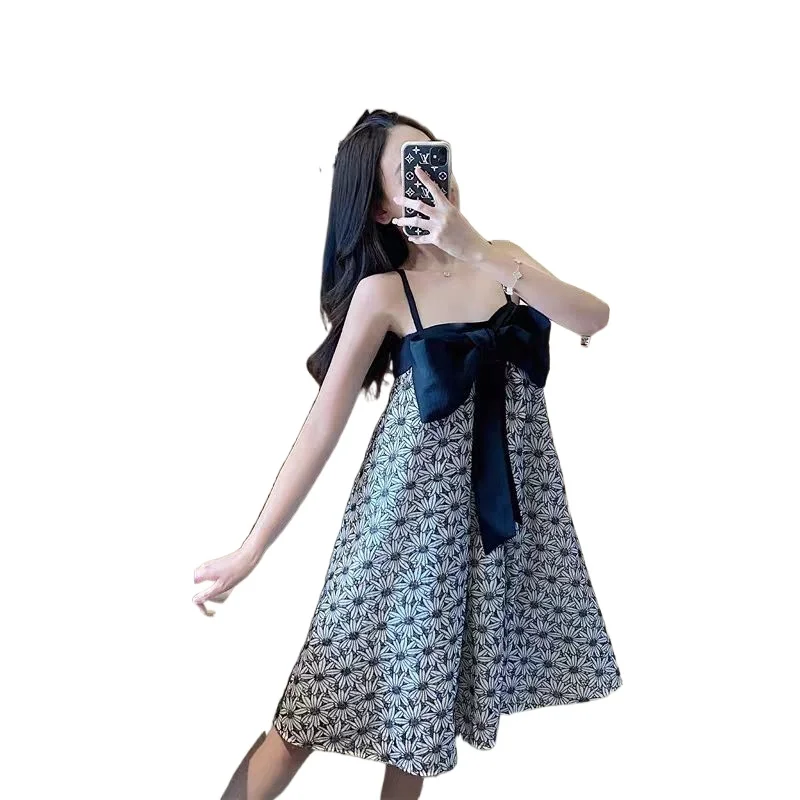 Females 2021 Summer Kawaii Bow Design Vintage Strap Dresses Women Sleeveless Elegant Floral Dress Korean Fashion Evening Dress
Females 2021 Summer Kawaii Bow Design Vintage Strap Dresses Women Sleeveless Elegant Floral Dress Korean Fashion Evening Dress