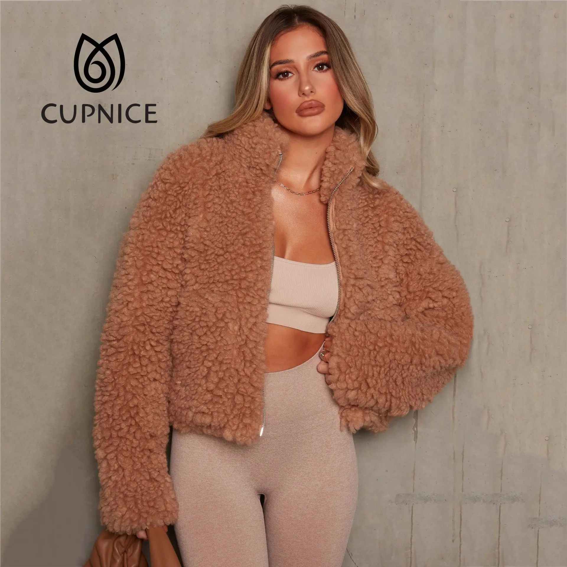 CUPNICE 2021 Толстая Свободная Женская одежда с воротником-стойкой зимняя новая теплая Модная плюшевая кардиган короткая куртка пальто из овечь...
CUPNICE 2021 Толстая Свободная Женская одежда с воротником-стойкой зимняя новая теплая Модная плюшевая кардиган короткая куртка пальто из овечь...