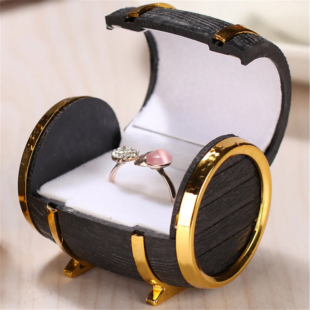 1Pcs Wedding Velvet Ring Box Jewelry Display Case Storage Earrings Novelty Europe Beer Barrel Travel Trinket Packaging Wholesale
1Pcs Wedding Velvet Ring Box Jewelry Display Case Storage Earrings Novelty Europe Beer Barrel Travel Trinket Packaging Wholesale