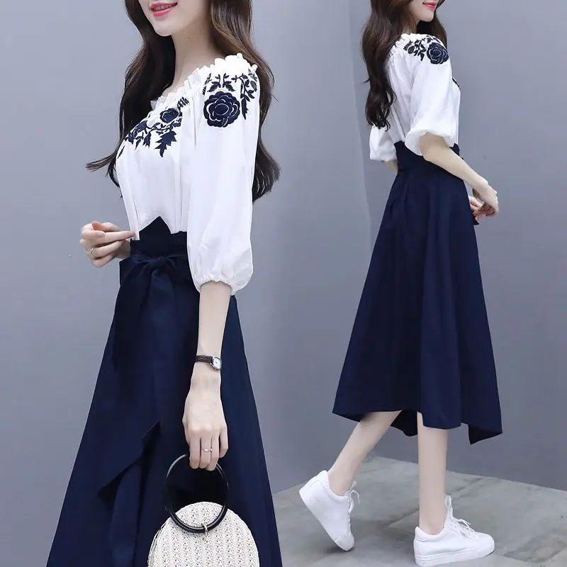 Spring and Summer New Temperament Korean Casual Ladies White T-shirt Top Large Size Loose Embroidery Elastic Neck Ladies T-shirt
Spring and Summer New Temperament Korean Casual Ladies White T-shirt Top Large Size Loose Embroidery Elastic Neck Ladies T-shirt