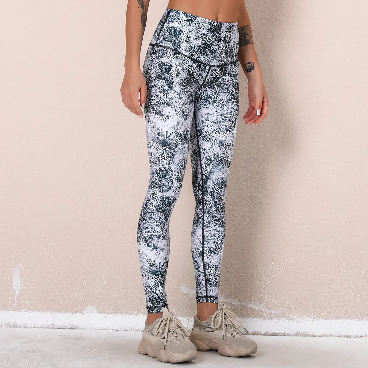 WILK digital printing seamless sexy render high fitness pants tight waist and buttock movement breathable yoga pants for women
WILK digital printing seamless sexy render high fitness pants tight waist and buttock movement breathable yoga pants for women