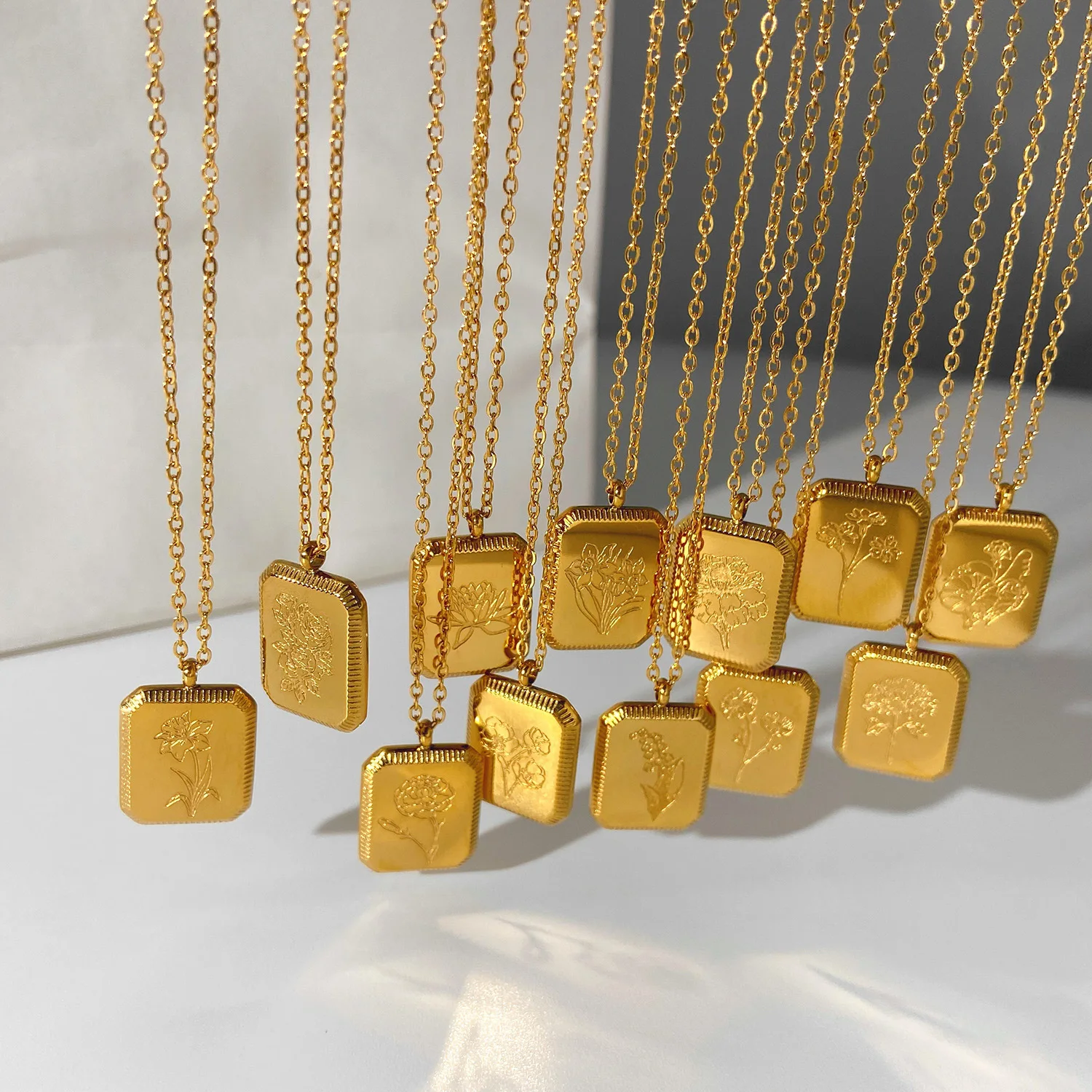 Plated Necklaces for 12 December Flower Necklace Square Birth Flower Pendant Necklace Female Titanium Steel Jewelry
Plated Necklaces for 12 December Flower Necklace Square Birth Flower Pendant Necklace Female Titanium Steel Jewelry