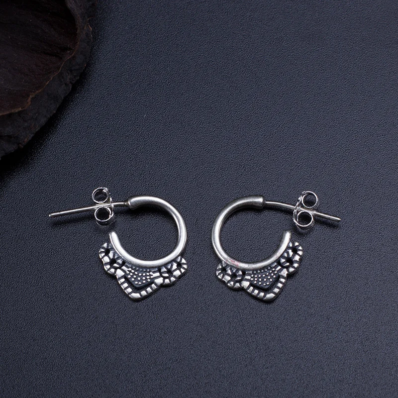 Chinese Ethnic Style Women's S925 Silver Personalized Pattern Ladies Earrings Simple Design Retro Old Craft Ear Studs Girls
Chinese Ethnic Style Women's S925 Silver Personalized Pattern Ladies Earrings Simple Design Retro Old Craft Ear Studs Girls
