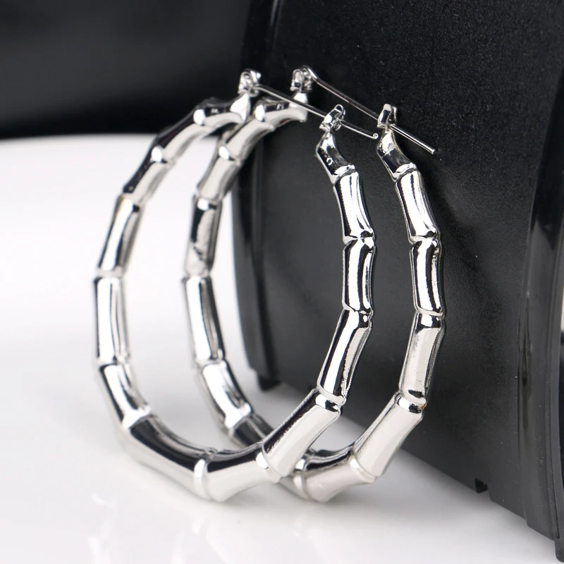 Hip Hop Female Bamboo Big Hoop Earrings Luxury Gold Silver Color Wedding Jewelry Charm Bride Round Engagement Earrings For Women
Hip Hop Female Bamboo Big Hoop Earrings Luxury Gold Silver Color Wedding Jewelry Charm Bride Round Engagement Earrings For Women