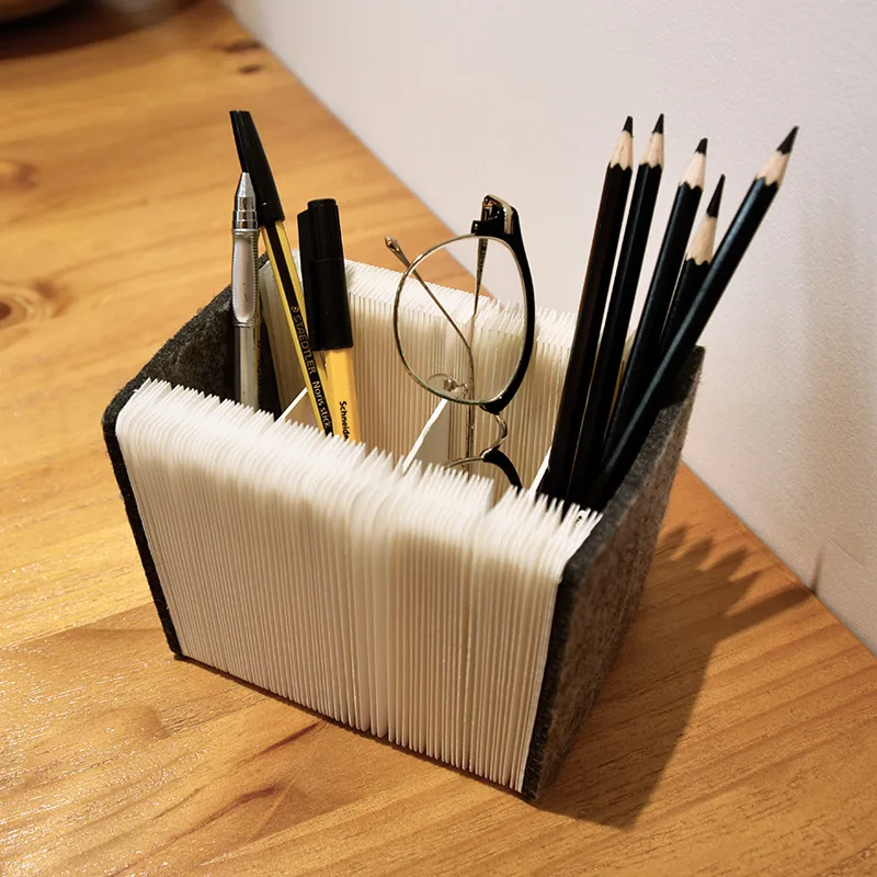 Penholder, desktop, living room, creative personality, multi-function, simple stationery
Penholder, desktop, living room, creative personality, multi-function, simple stationery