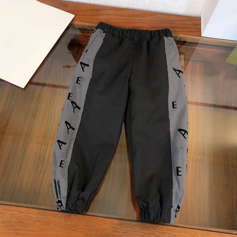 High-end children's clothing girls suit 2021 autumn and winter clothing new boys jacket hooded jacket casual pants children's tw
High-end children's clothing girls suit 2021 autumn and winter clothing new boys jacket hooded jacket casual pants children's tw