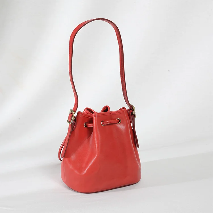 2020 new leather women's bag bucket bag Xiaozhong Vegetable Tanning Leather Handmade Handbag messenger bag
2020 new leather women's bag bucket bag Xiaozhong Vegetable Tanning Leather Handmade Handbag messenger bag
