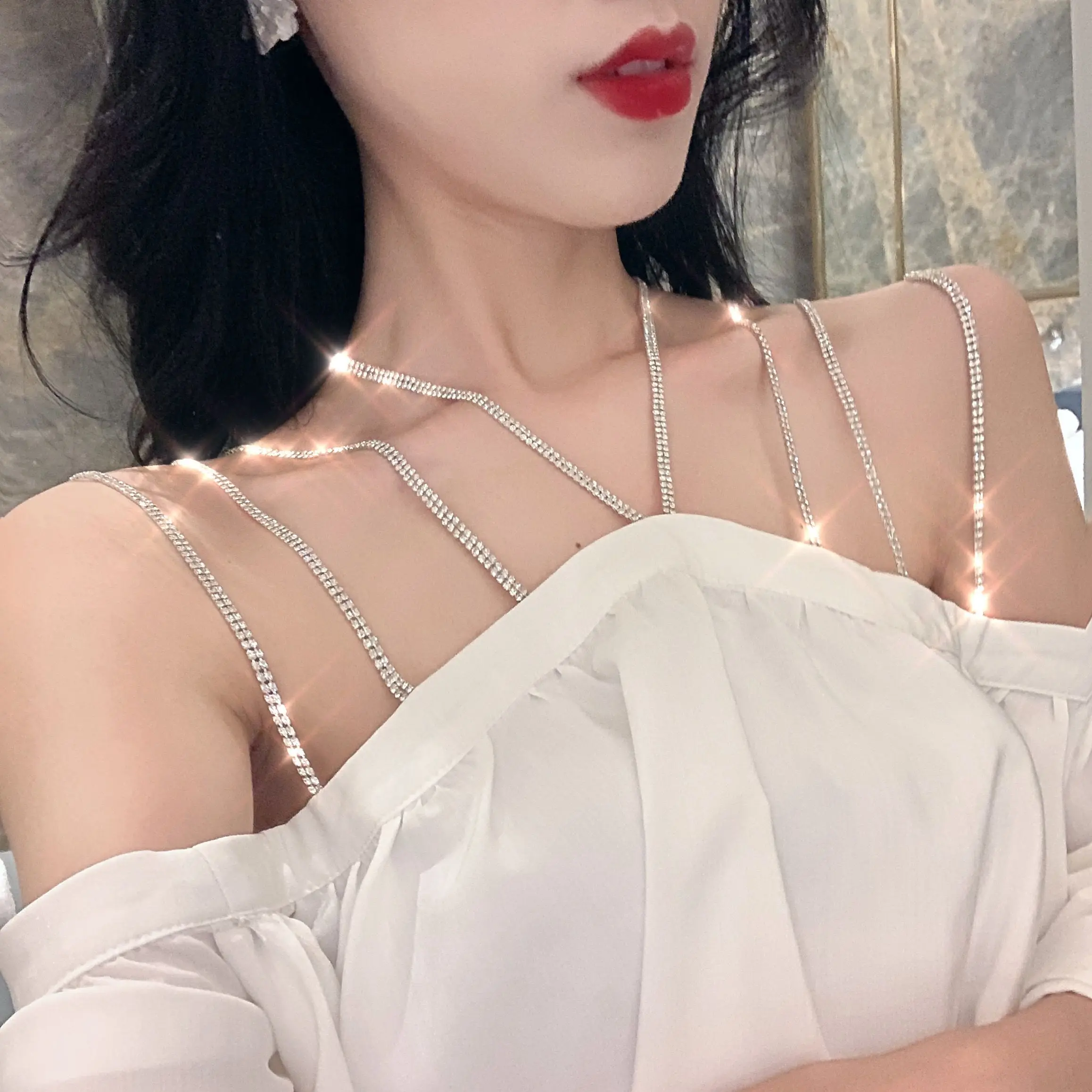 Women Shirt Sexy Diamond Metal Chain Shinning Chic Solid Black White Chiffon Female Fashion Spring Summer Shirts C15
Women Shirt Sexy Diamond Metal Chain Shinning Chic Solid Black White Chiffon Female Fashion Spring Summer Shirts C15