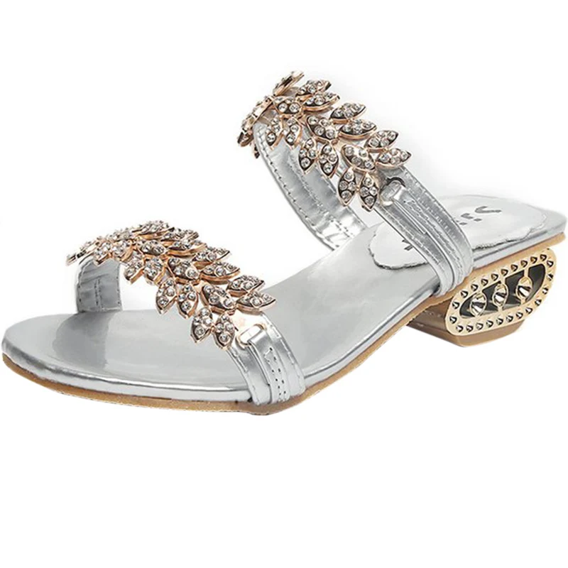 2021 New women shoes slippers summer beach sandals Fashion women Rhinestone outdoor slippers flip flops shoes women mujer
2021 New women shoes slippers summer beach sandals Fashion women Rhinestone outdoor slippers flip flops shoes women mujer