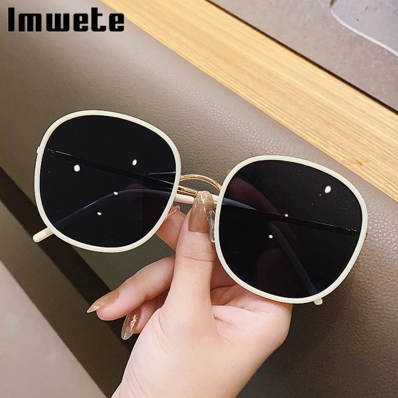 Женские солнцезащитные очки Imwete в стиле ретро, модные дизайнерские очки в металлической круглой оправе, с защитой от ультрафиолета UV400
Женские солнцезащитные очки Imwete в стиле ретро, модные дизайнерские очки в металлической круглой оправе, с защитой от ультрафиолета UV400