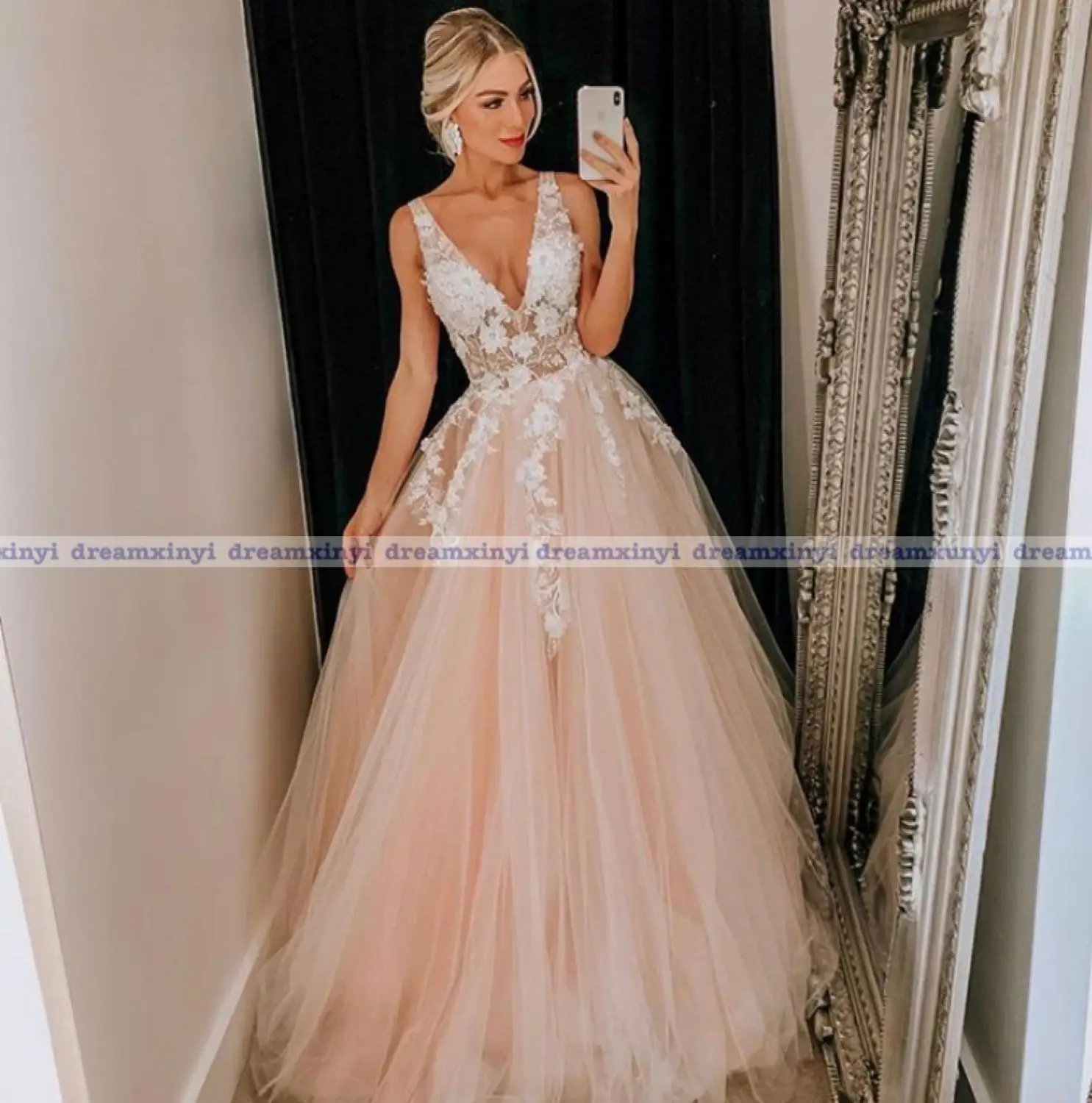 Simple A Line Long Prom Dresses New V Neck Sleeveless Floor Length Applique Flowers Tull Formal Evening Dress Party Gowns
Simple A Line Long Prom Dresses New V Neck Sleeveless Floor Length Applique Flowers Tull Formal Evening Dress Party Gowns