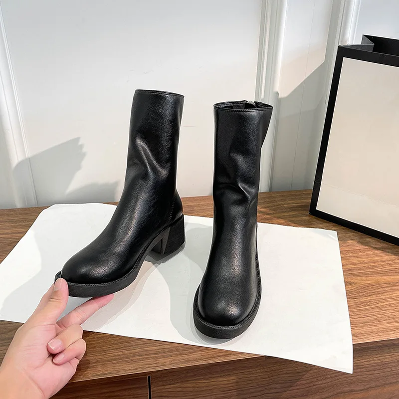 Retro Short Boots Women 2021 Autumn Winter New Net Red Folding Patent Leather Women's Boots Thick-soled Motorcycle Short Boots
Retro Short Boots Women 2021 Autumn Winter New Net Red Folding Patent Leather Women's Boots Thick-soled Motorcycle Short Boots