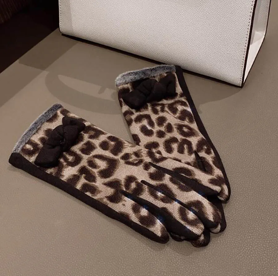 French elegant leopard-print velvet gloves fashion lattice bowknot touch screen ladies tender plaid five-finger warm gloves
French elegant leopard-print velvet gloves fashion lattice bowknot touch screen ladies tender plaid five-finger warm gloves