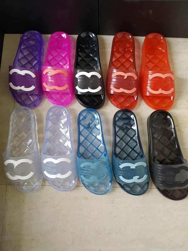 2021 Fashion Luxury designer slippers transparent bathroom womens sandals outdoor beach casual shoes 35-42
2021 Fashion Luxury designer slippers transparent bathroom womens sandals outdoor beach casual shoes 35-42
