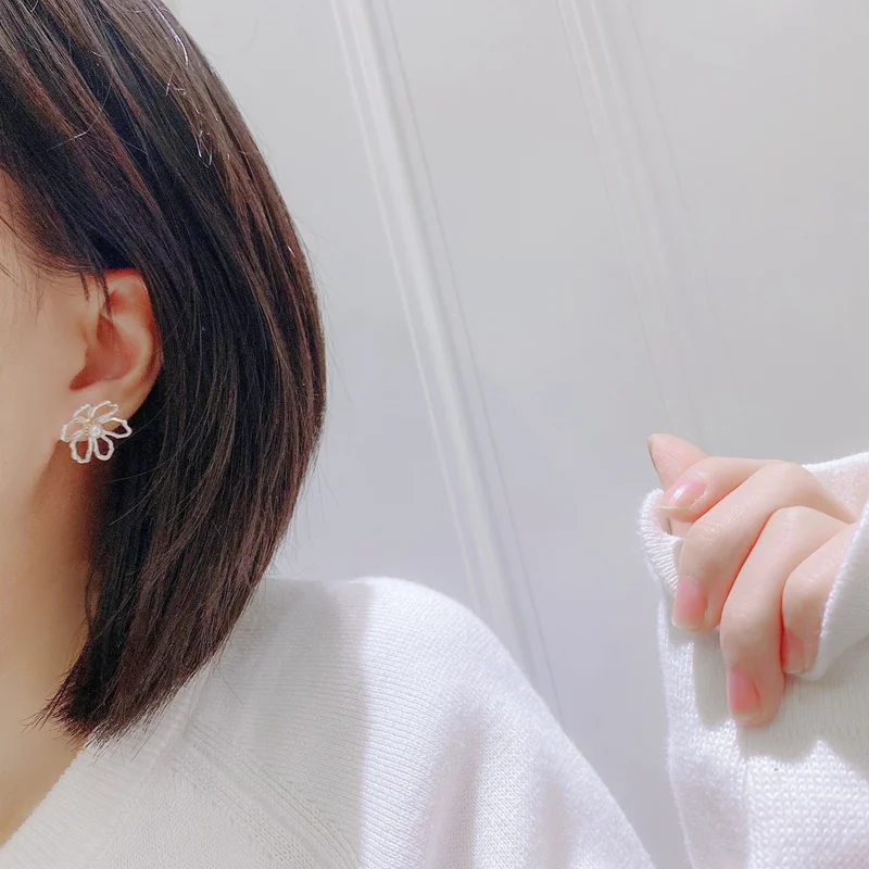 MENGJIQIAO Fashion Vintage Metal Flower Cute Pearl Stud Earrings For Women Girls Elegant Statement Oorbellen Jewelry Gifts
MENGJIQIAO Fashion Vintage Metal Flower Cute Pearl Stud Earrings For Women Girls Elegant Statement Oorbellen Jewelry Gifts