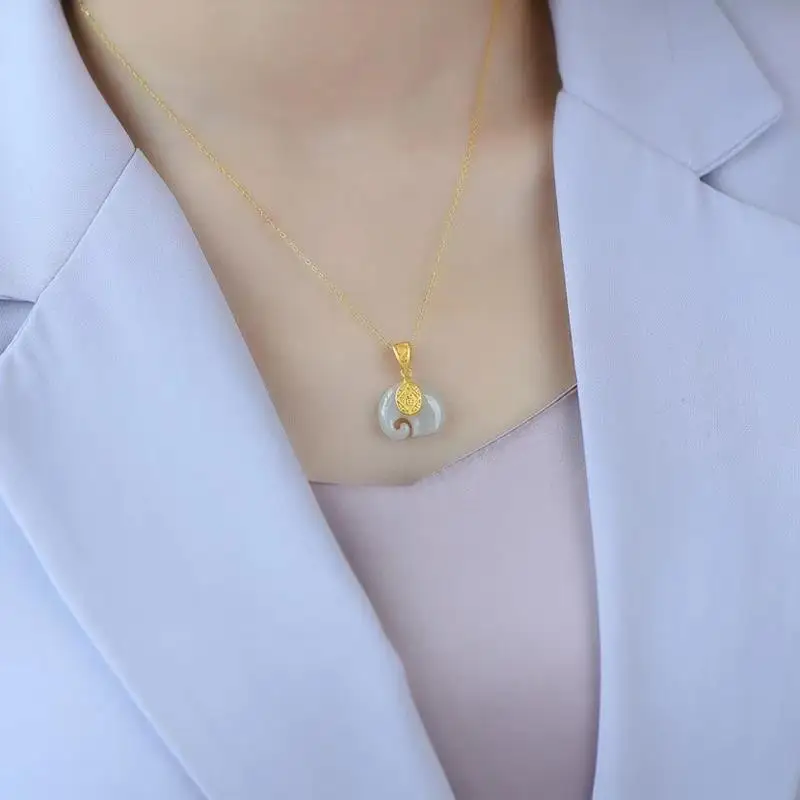 New Hetian Jade Lucky Pendant Pendant Inlaid Auspicious Ruyi Ancient Gilding Craft Necklace women jewelry
New Hetian Jade Lucky Pendant Pendant Inlaid Auspicious Ruyi Ancient Gilding Craft Necklace women jewelry