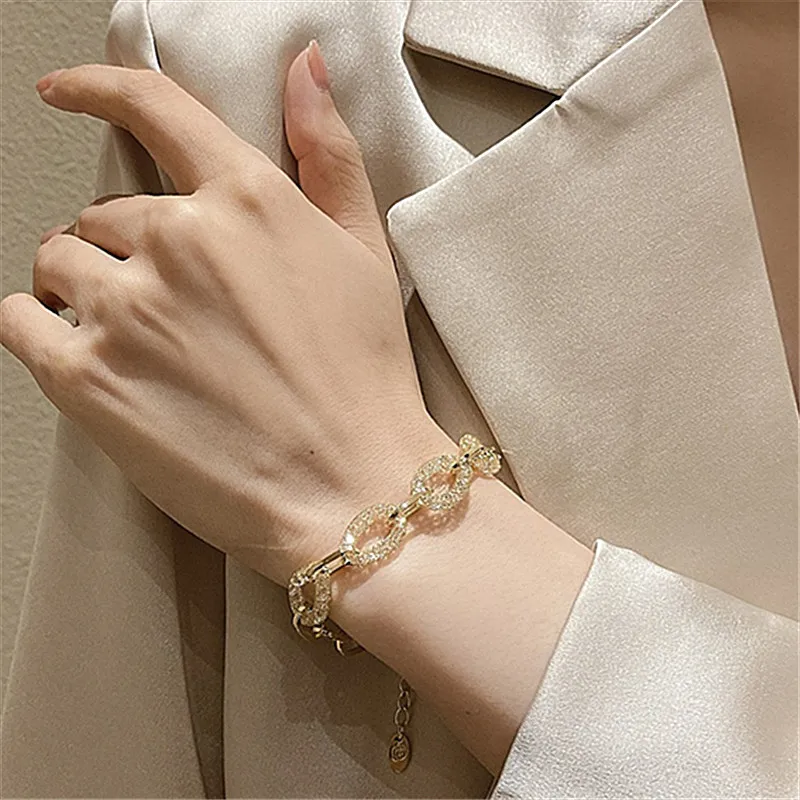 2021 Women Fashion Design Sense Brushed Crystal Mesh Oval Splicing Bracelet High-end Sense Versatile Light Luxury Bracelet Women
2021 Women Fashion Design Sense Brushed Crystal Mesh Oval Splicing Bracelet High-end Sense Versatile Light Luxury Bracelet Women