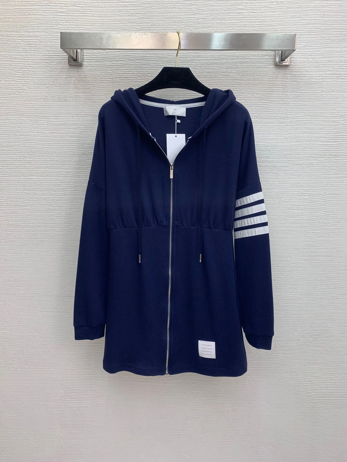 High Quality New Sleeves Four-bar Zipper Cardigan Hooded Long-sleeved Waist Slimming Dress
High Quality New Sleeves Four-bar Zipper Cardigan Hooded Long-sleeved Waist Slimming Dress
