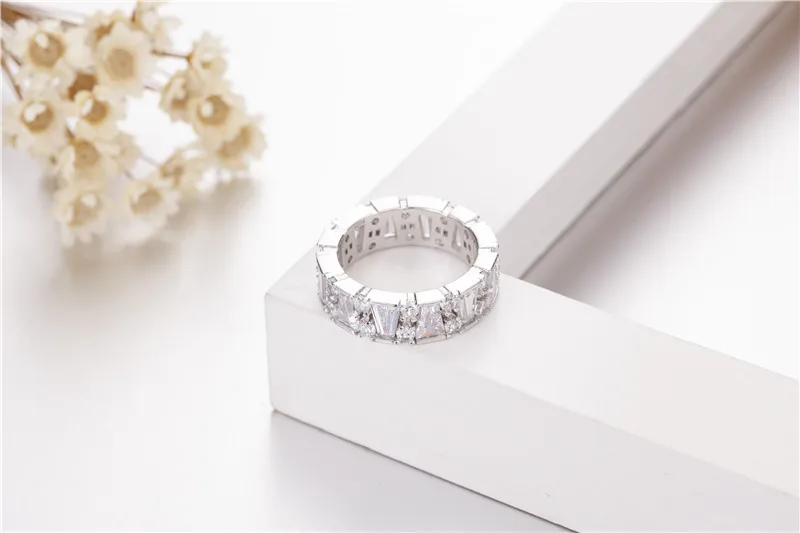 Женское кольцо из серебра 925 пробы с изумрудом | Украшения и аксессуары