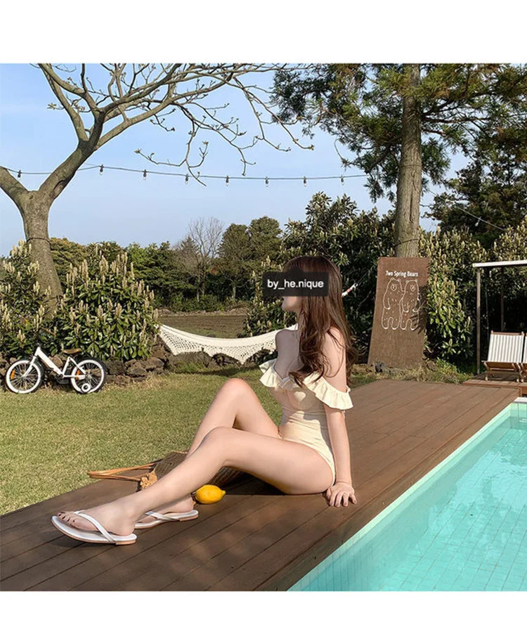 Swimsuit Women's Siamese Triangle Slim Looking Belly Covering Conservative Beach Swimsuit 
Swimsuit Women's Siamese Triangle Slim Looking Belly Covering Conservative Beach Swimsuit