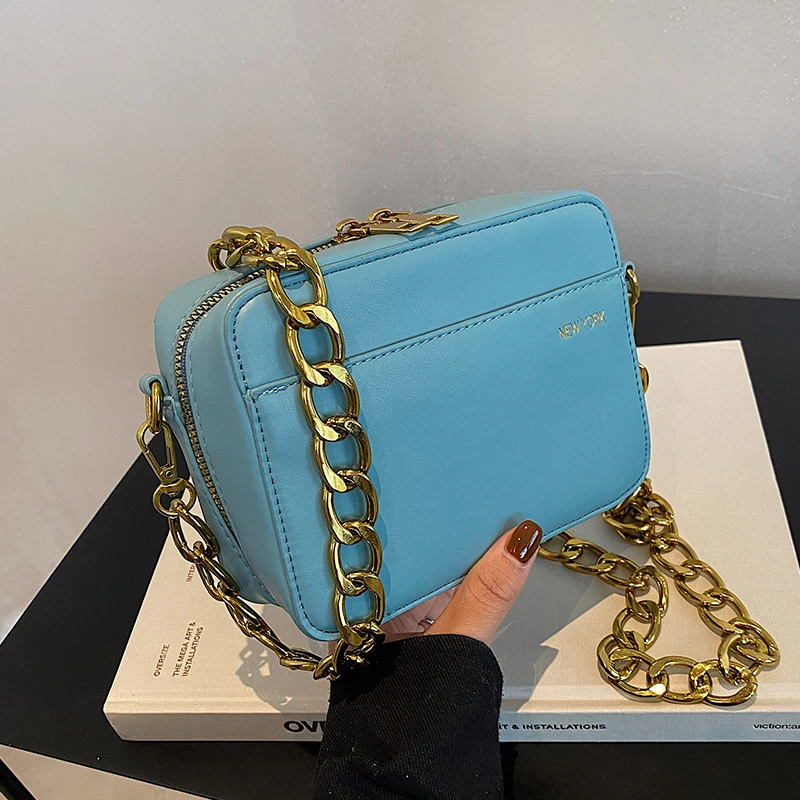 New Woman Flap Crossbody Bag 2022 Winter Fashion PU Leather Women Shoulder Bags Shopper Chains Messenger Bag Ladies Clutch Purse
New Woman Flap Crossbody Bag 2022 Winter Fashion PU Leather Women Shoulder Bags Shopper Chains Messenger Bag Ladies Clutch Purse