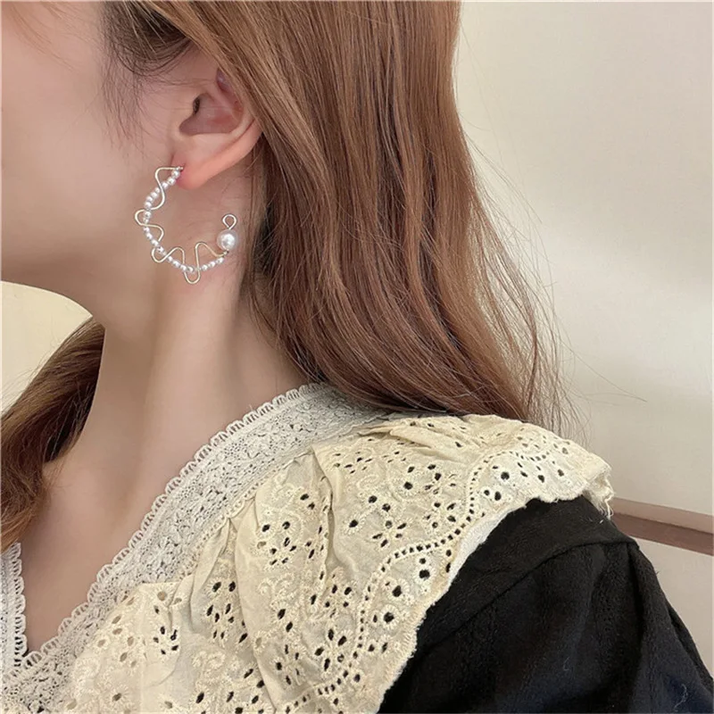 Hoop Earrings Korean Fashion Earrings Temperament Simple C-shaped Pearl Earrings Jewelry for Women 2021
Hoop Earrings Korean Fashion Earrings Temperament Simple C-shaped Pearl Earrings Jewelry for Women 2021