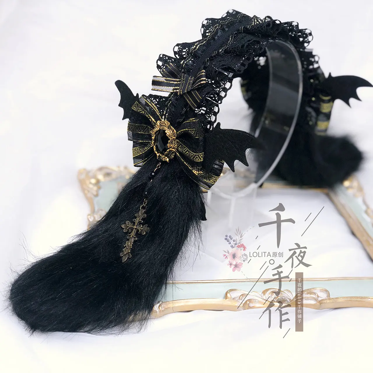 Японские кружевные Ленточные повязки для волос Lolita с бантом для женщин и девушек плюшевые кошачьи уши кисточки с колокольчиком Декор обруч ...
Японские кружевные Ленточные повязки для волос Lolita с бантом для женщин и девушек плюшевые кошачьи уши кисточки с колокольчиком Декор обруч ...