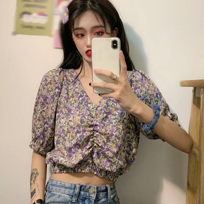 Women Floral Print Blouse Beach Style V-Neck Short Sleeve Shirts Sweet Pleated Chiffon Shirt Female Crop Top
Women Floral Print Blouse Beach Style V-Neck Short Sleeve Shirts Sweet Pleated Chiffon Shirt Female Crop Top