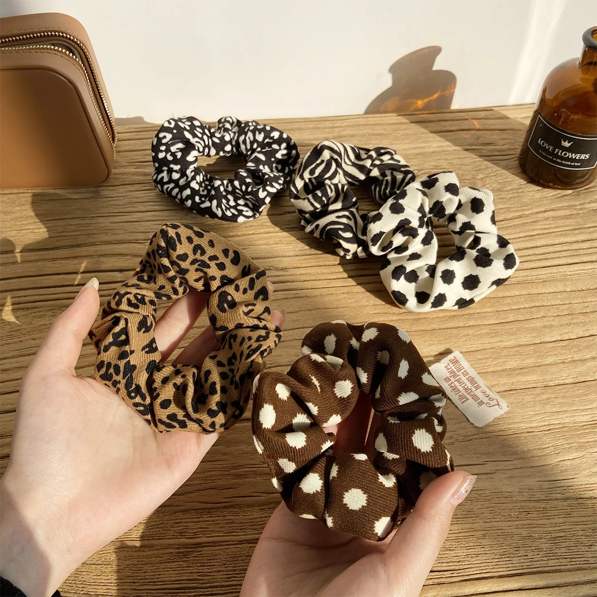 New French simple animal print large intestine ring Creative retro romantic leopard print hair ring girl
New French simple animal print large intestine ring Creative retro romantic leopard print hair ring girl