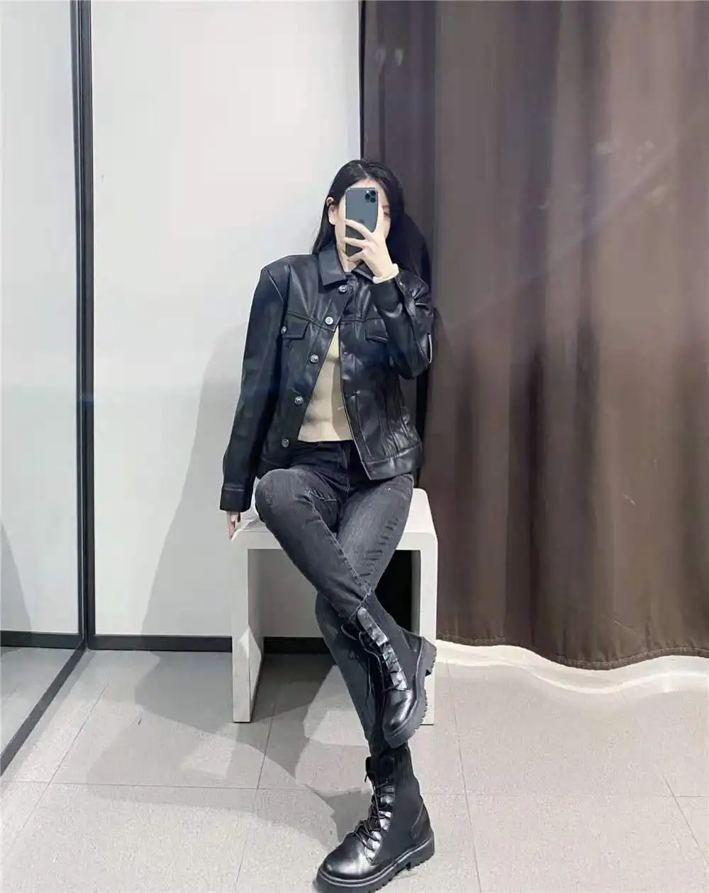 2020 European and American Autumn New Locomotive Clothing Pu Short Leather Jacket
2020 European and American Autumn New Locomotive Clothing Pu Short Leather Jacket