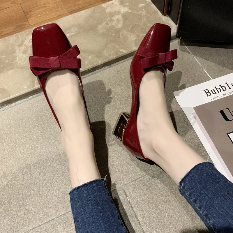 2020 осенние женские классические маленькие кожаные туфли на плоской подошве в стиле ретро с бантом женские повседневные туфли на плоской по...
2020 осенние женские классические маленькие кожаные туфли на плоской подошве в стиле ретро с бантом женские повседневные туфли на плоской по...