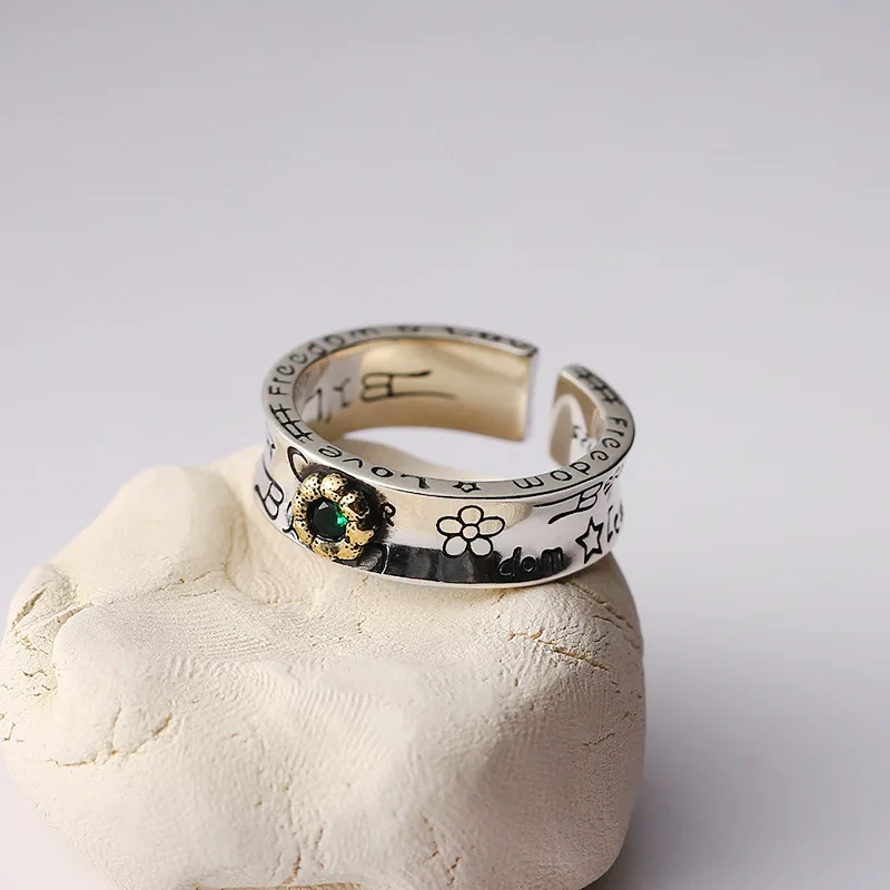 Morivovog Real 925 Sterling Silver Daisy Flower Rings Ladies Vintage Green Crystal Letter Graffiti Concave Ring Birthday Jewelry
Morivovog Real 925 Sterling Silver Daisy Flower Rings Ladies Vintage Green Crystal Letter Graffiti Concave Ring Birthday Jewelry