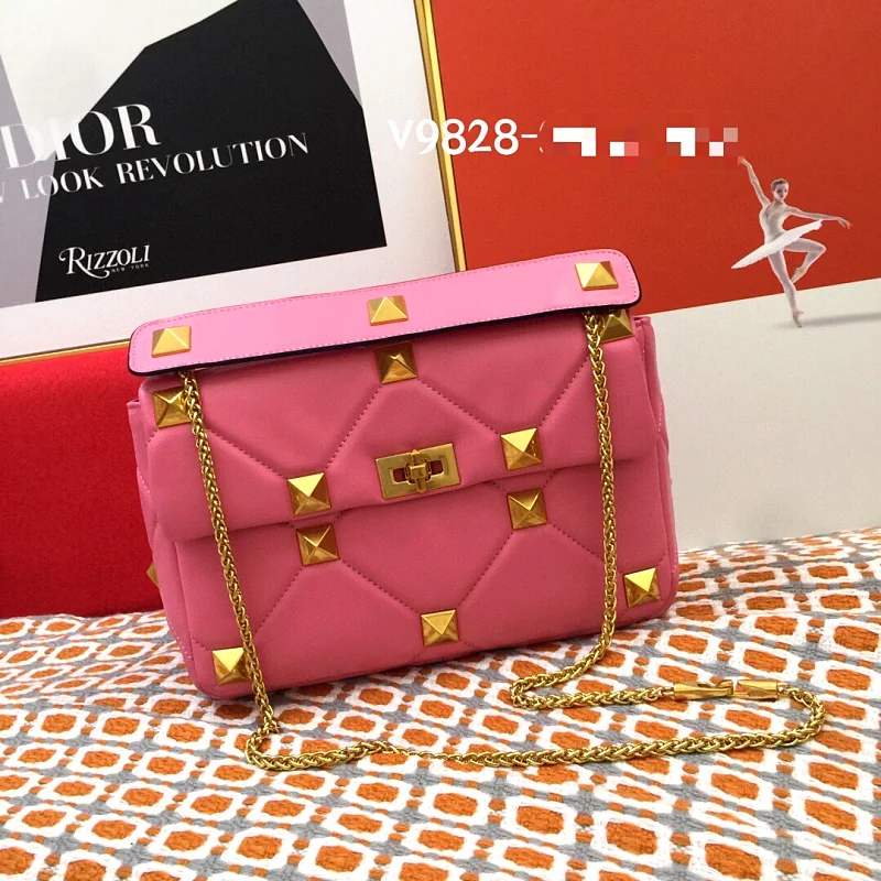 Luxury Gold Rivet Female Handbags 2020 Black Red White Color Young Women Genuine Leather Shoulder Bag Brand Women Crossbody Bags 
Luxury Gold Rivet Female Handbags 2020 Black Red White Color Young Women Genuine Leather Shoulder Bag Brand Women Crossbody Bags