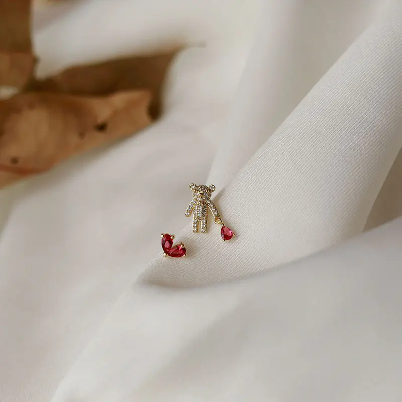 Asymmetrical Bear Earrings Trend Korean Stud Earrings Heart Shiny Earring Pink Zircon Temperament Jewelry Friends Creative Gifts
Asymmetrical Bear Earrings Trend Korean Stud Earrings Heart Shiny Earring Pink Zircon Temperament Jewelry Friends Creative Gifts