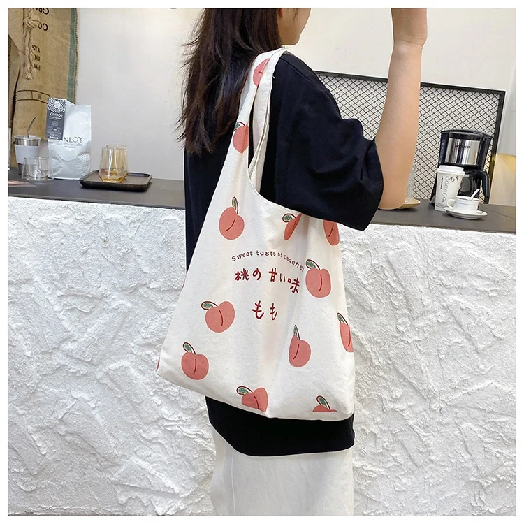 Canvas bag small fresh peach print shoulder bag Japanese cute college students class tote shopping bag 2021
Canvas bag small fresh peach print shoulder bag Japanese cute college students class tote shopping bag 2021