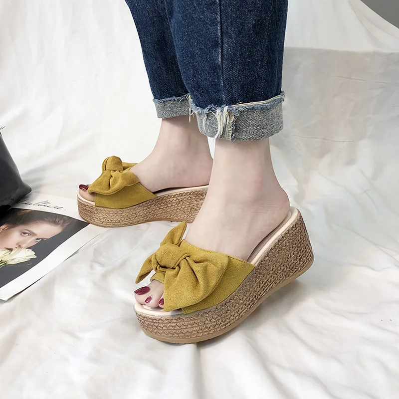 Big Size Med On A Wedge Beach Shoes Womens Slippers Outdoor Luxury Slides Pantofle Flower Platform Sabot Designer 2021 Basic Flo
Big Size Med On A Wedge Beach Shoes Womens Slippers Outdoor Luxury Slides Pantofle Flower Platform Sabot Designer 2021 Basic Flo